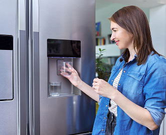 Cleaner refrigerator ice and water
